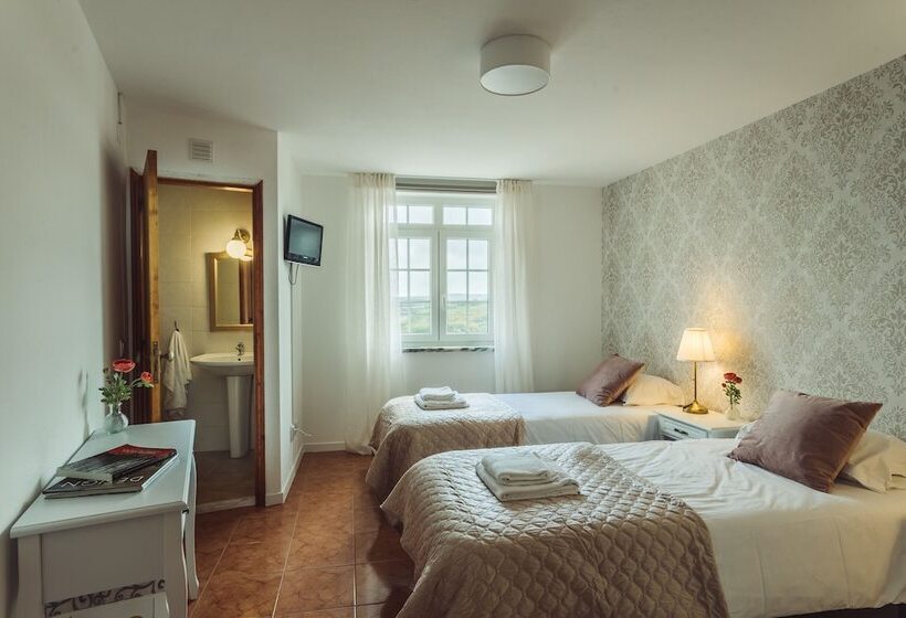 مبيت وإفطار Yey Atouguia Da Baleia