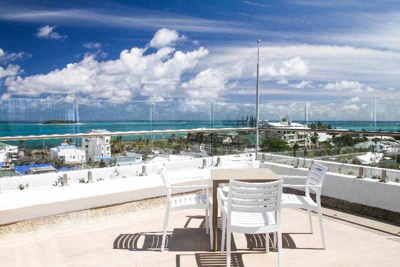 Отель Azure Lofts & Pool