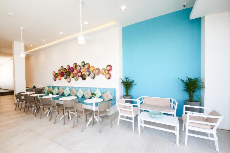 Отель Azure Lofts & Pool