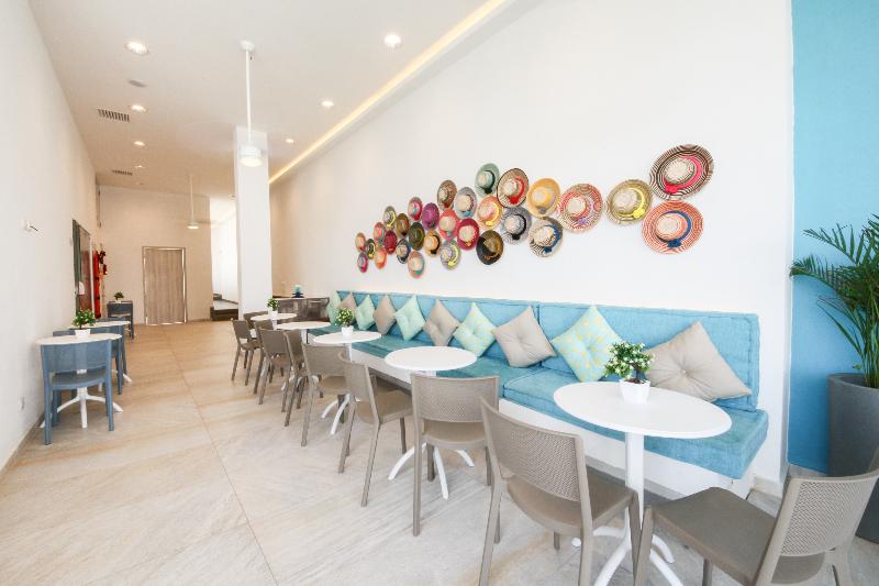 Отель Azure Lofts & Pool