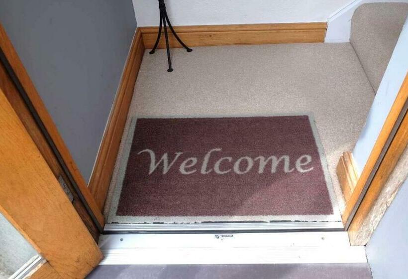 בית מלון כפרי Blas Mwy Black Lion B And B