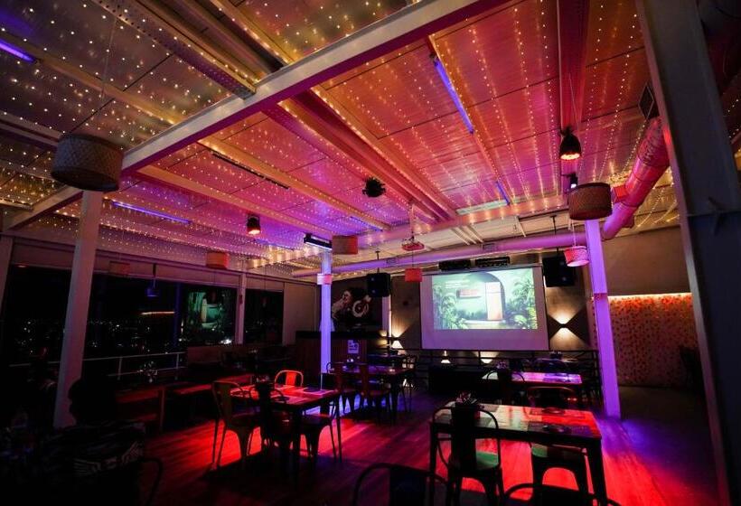 בית מלון כפרי Cliff Embassy Banquet And Suites