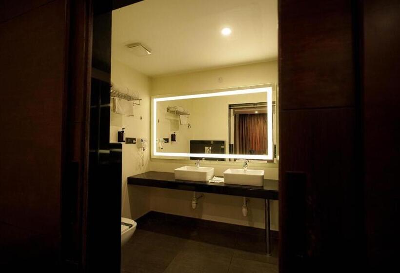 בית מלון כפרי Cliff Embassy Banquet And Suites