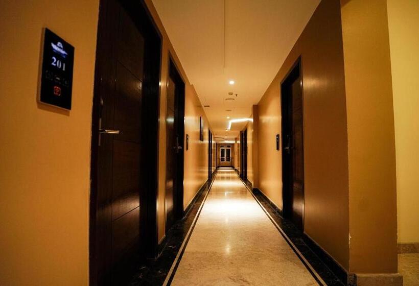 בית מלון כפרי Cliff Embassy Banquet And Suites