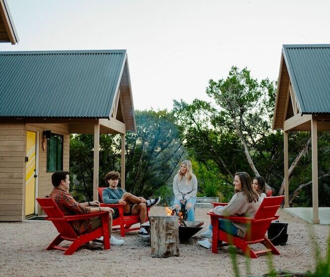 בית מלון כפרי Lucky Arrow Retreat  Dripping Springs