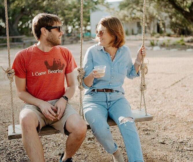 בית מלון כפרי Lucky Arrow Retreat  Dripping Springs