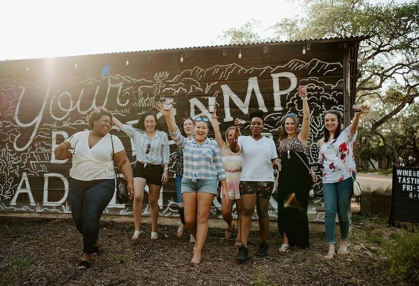 בית מלון כפרי Lucky Arrow Retreat  Dripping Springs