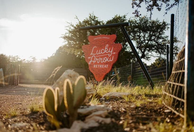 בית מלון כפרי Lucky Arrow Retreat  Dripping Springs
