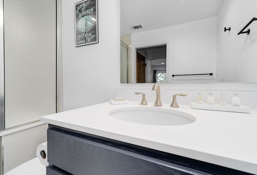 בית מלון כפרי Lucky Arrow Retreat  Dripping Springs