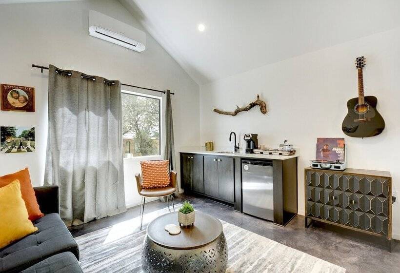 בית מלון כפרי Lucky Arrow Retreat  Dripping Springs