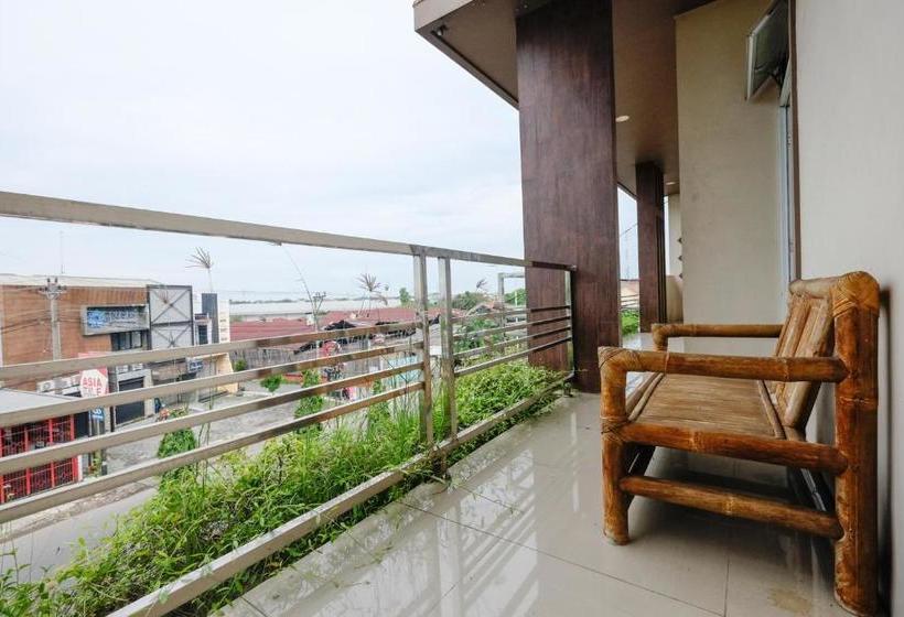 펜션 Reddoorz Near Universitas Semarang