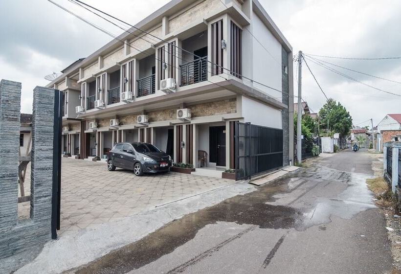 펜션 Reddoorz Syariah Near Tugu Juang Jambi