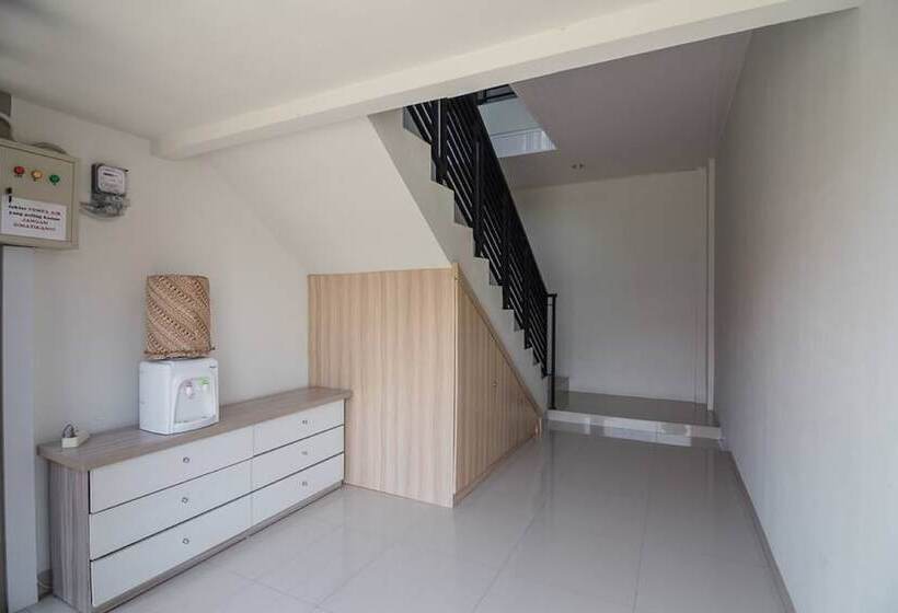 펜션 Reddoorz Syariah Near Tugu Juang Jambi