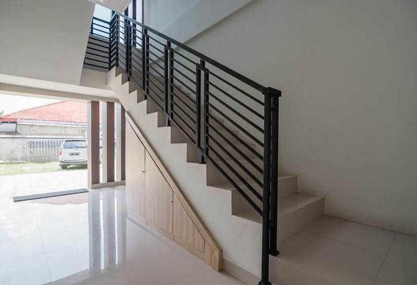 펜션 Reddoorz Syariah Near Tugu Juang Jambi