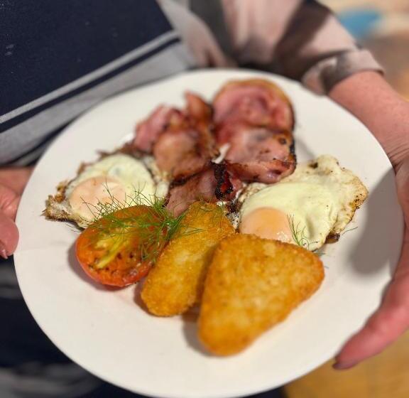 Adventure Lodge And Motels And Tongariro Crossing Track Transport