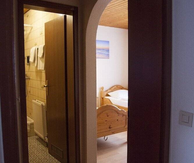 مبيت وإفطار Gästehaus Häuser