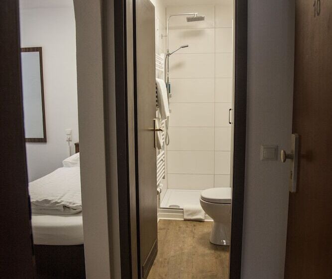 مبيت وإفطار Gästehaus Häuser