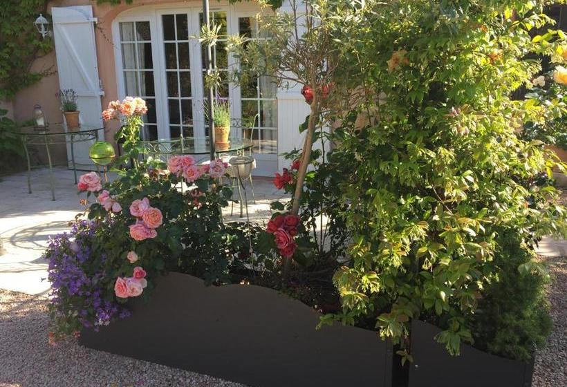 تختخواب و صبحانه La Villa Rosalie