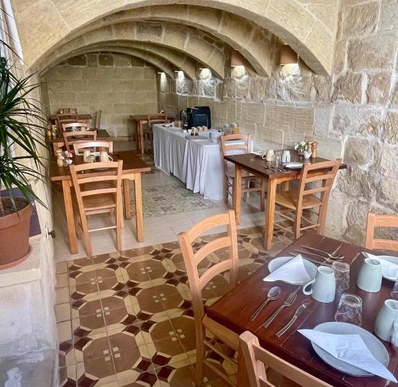 تختخواب و صبحانه Ta Pinu Guesthouse