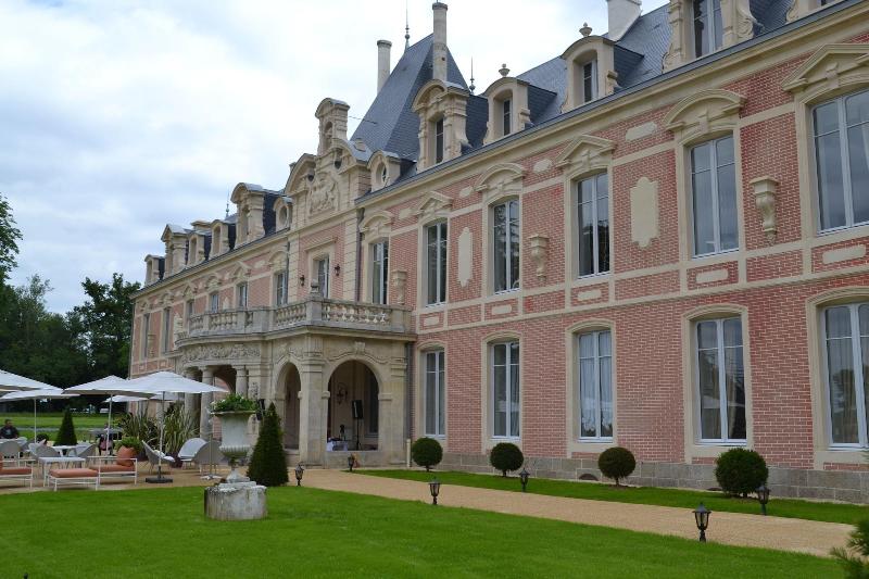 Отель Alexandra Palace  La Maison Younan