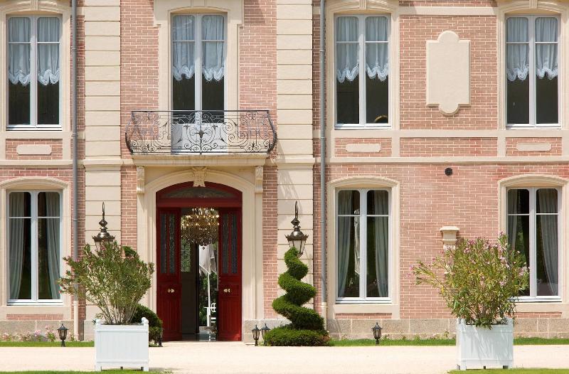 Отель Alexandra Palace  La Maison Younan