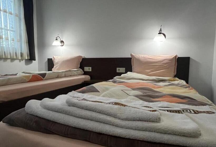 酒店 Galabova Guest House