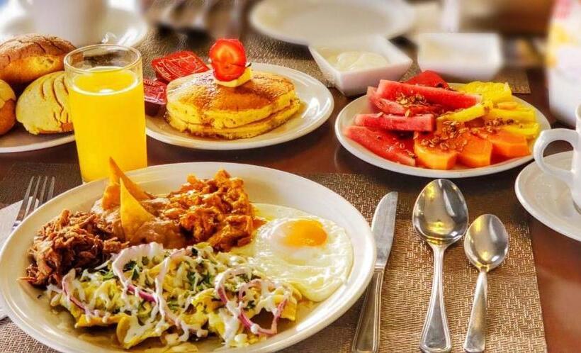 Отель Plaza Catedral