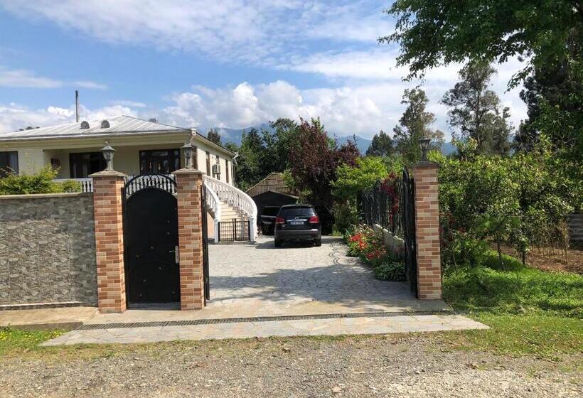 پانسیون Guest House Guram