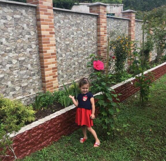 پانسیون Guest House Guram