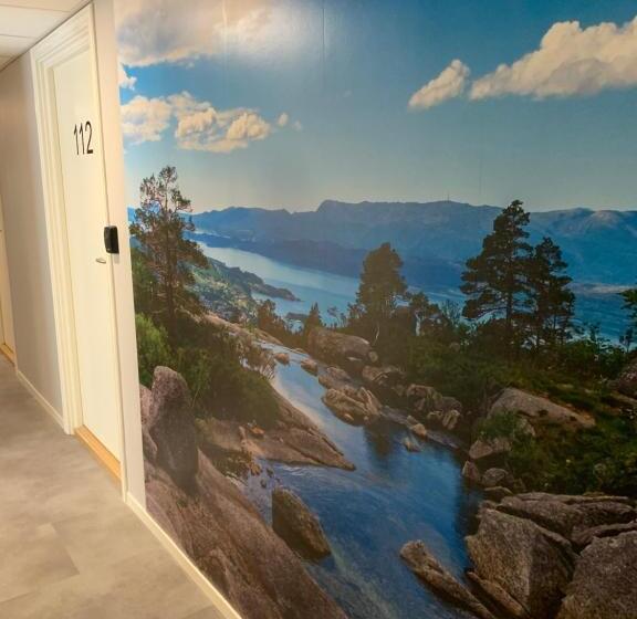 פנסיון Husnes Sentrum Hotell