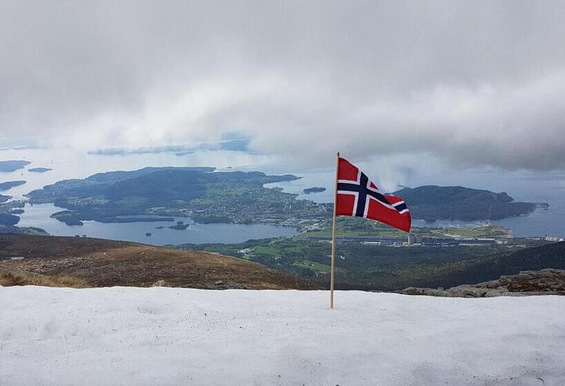 פנסיון Husnes Sentrum Hotell