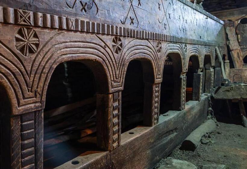 پانسیون Ushguli Hotel Riho