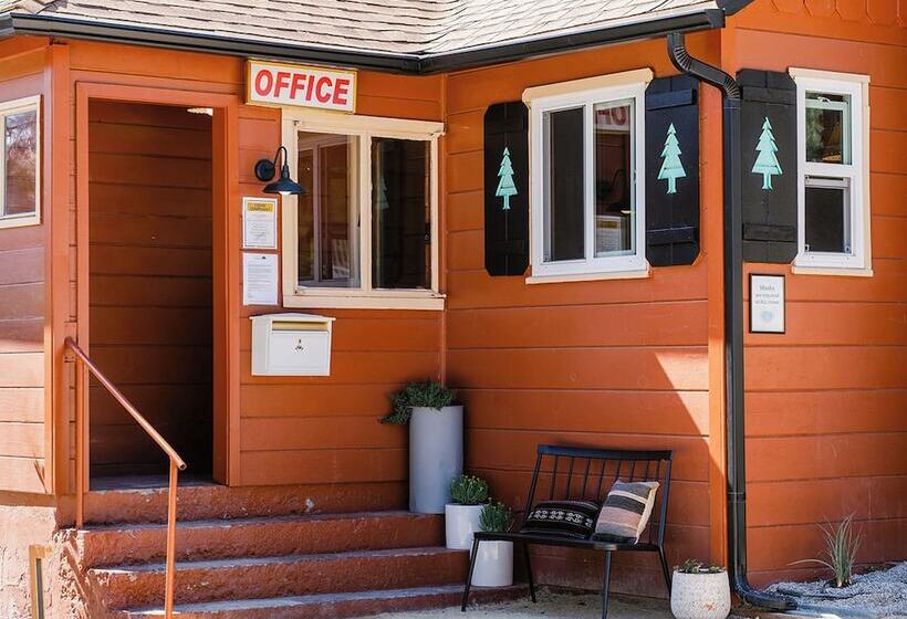 호스텔 Grand Pine Cabins