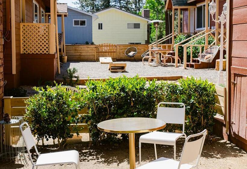 호스텔 Grand Pine Cabins