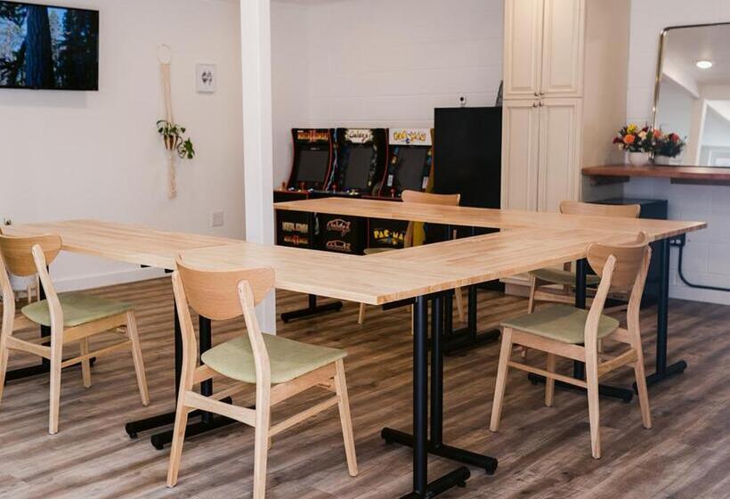 호스텔 Grand Pine Cabins