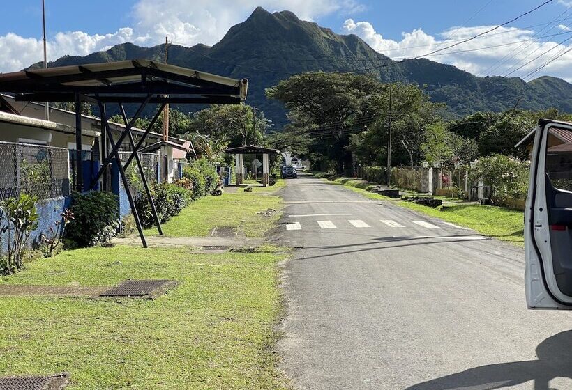 ユースホステル Hostal Lopez El Valle Cabañas