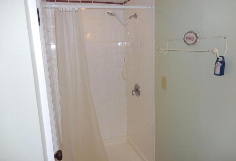 فندق صغير Newhouse Family Inn