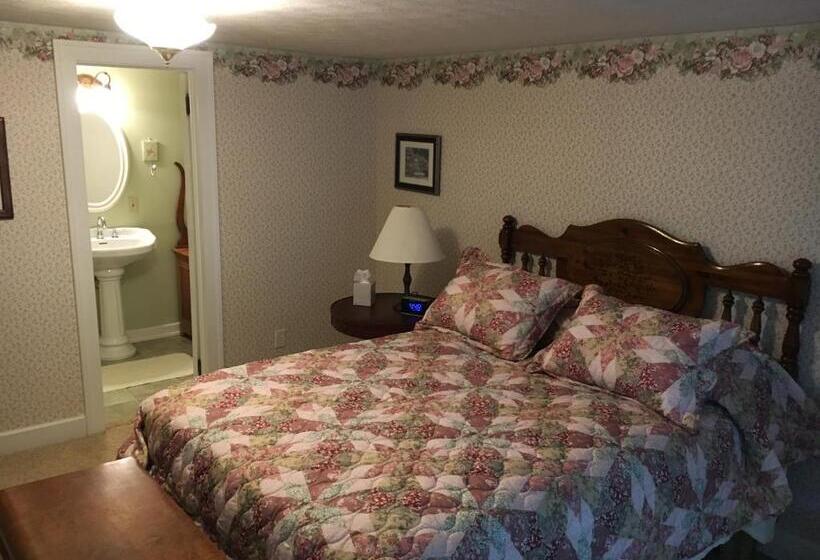 فندق صغير Newhouse Family Inn