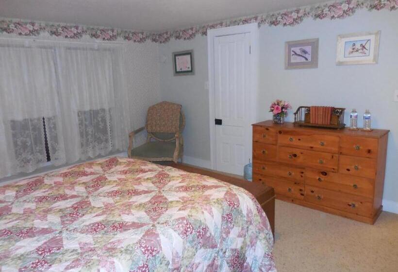 فندق صغير Newhouse Family Inn