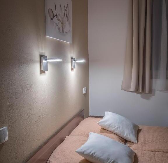 הוסטל Pension Palla