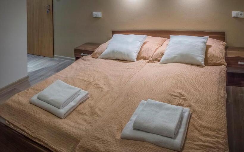 הוסטל Pension Palla