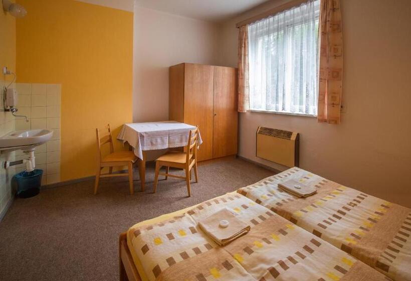 הוסטל Pension Palla