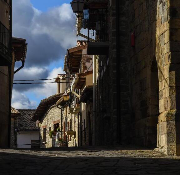 Albergue Restaurante De Artieda