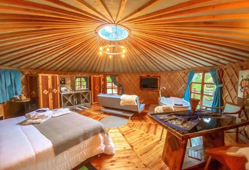 ユースホステル Solar Do Oriente   Yurt Ecovillage