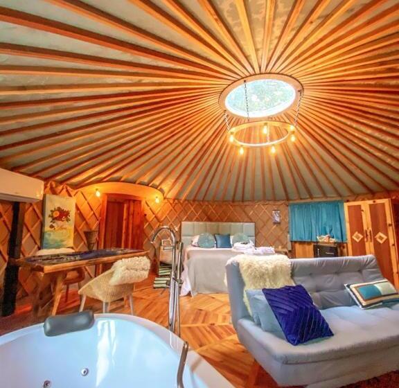 ユースホステル Solar Do Oriente   Yurt Ecovillage