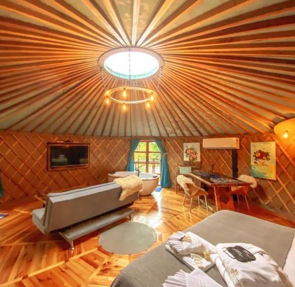 Общежитие Solar Do Oriente   Yurt Ecovillage