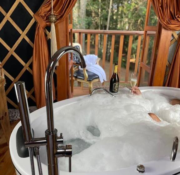 ユースホステル Solar Do Oriente   Yurt Ecovillage