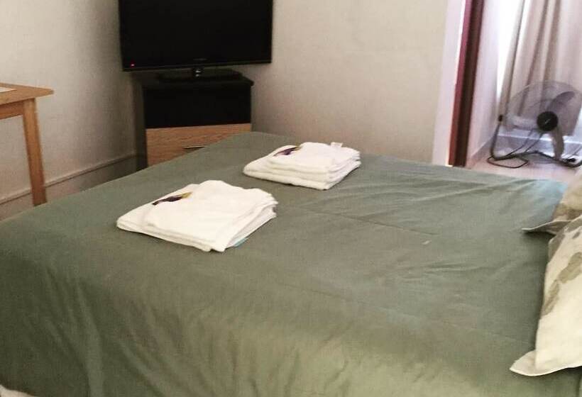 Bardas Hotel Cinco Saltos