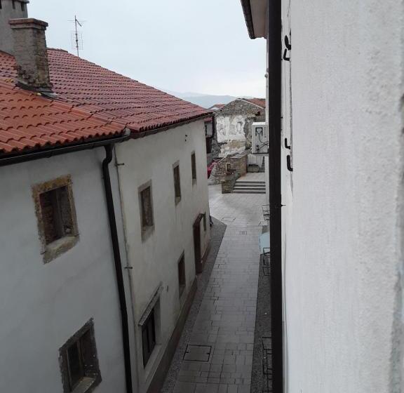 تختخواب و صبحانه B & W Križ