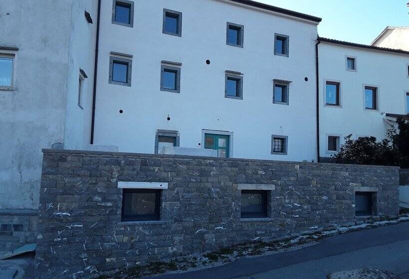 تختخواب و صبحانه B & W Križ